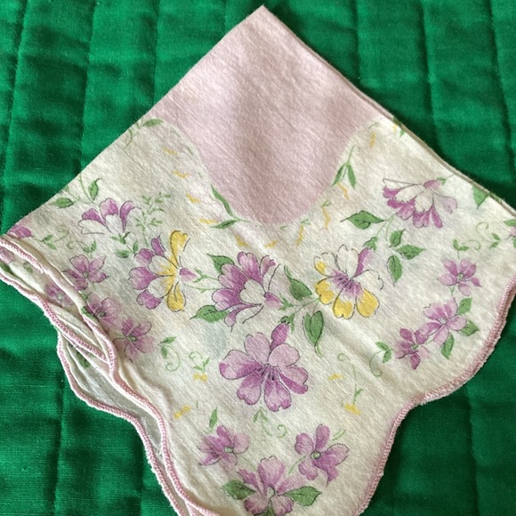 Set of  four ladies vintage floral handkerchieves, wh, purp, & yel.  $18 - Picture 5 of 7